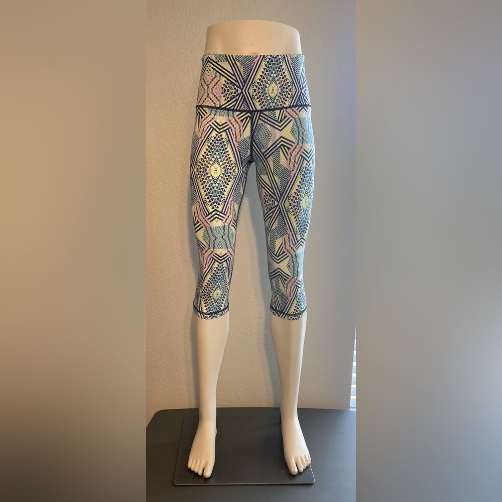 Victoria’s Secret Sport Colorful Patterned Capri Leggings